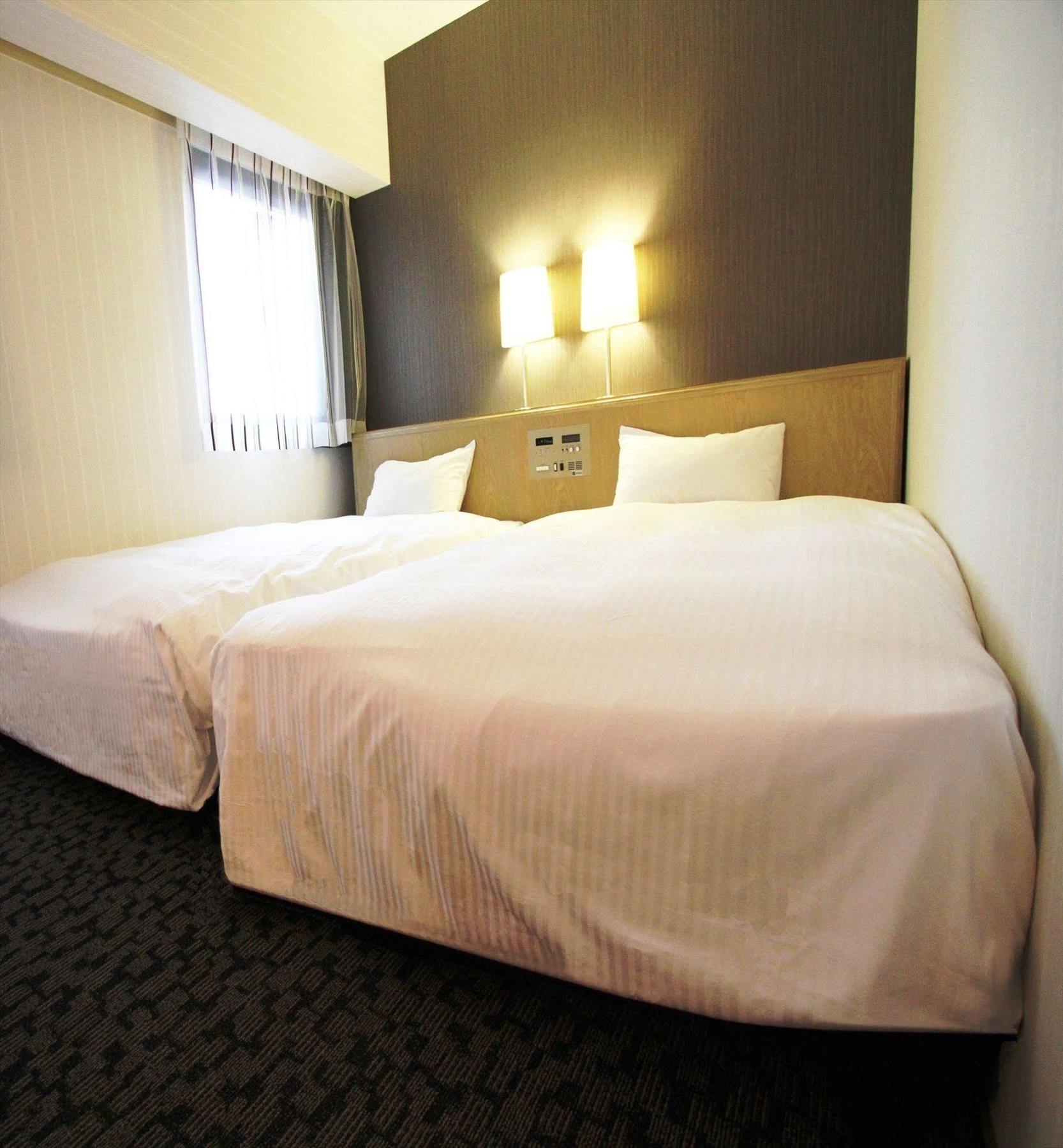 סואיטה Gr Hotel Esaka מראה חיצוני תמונה