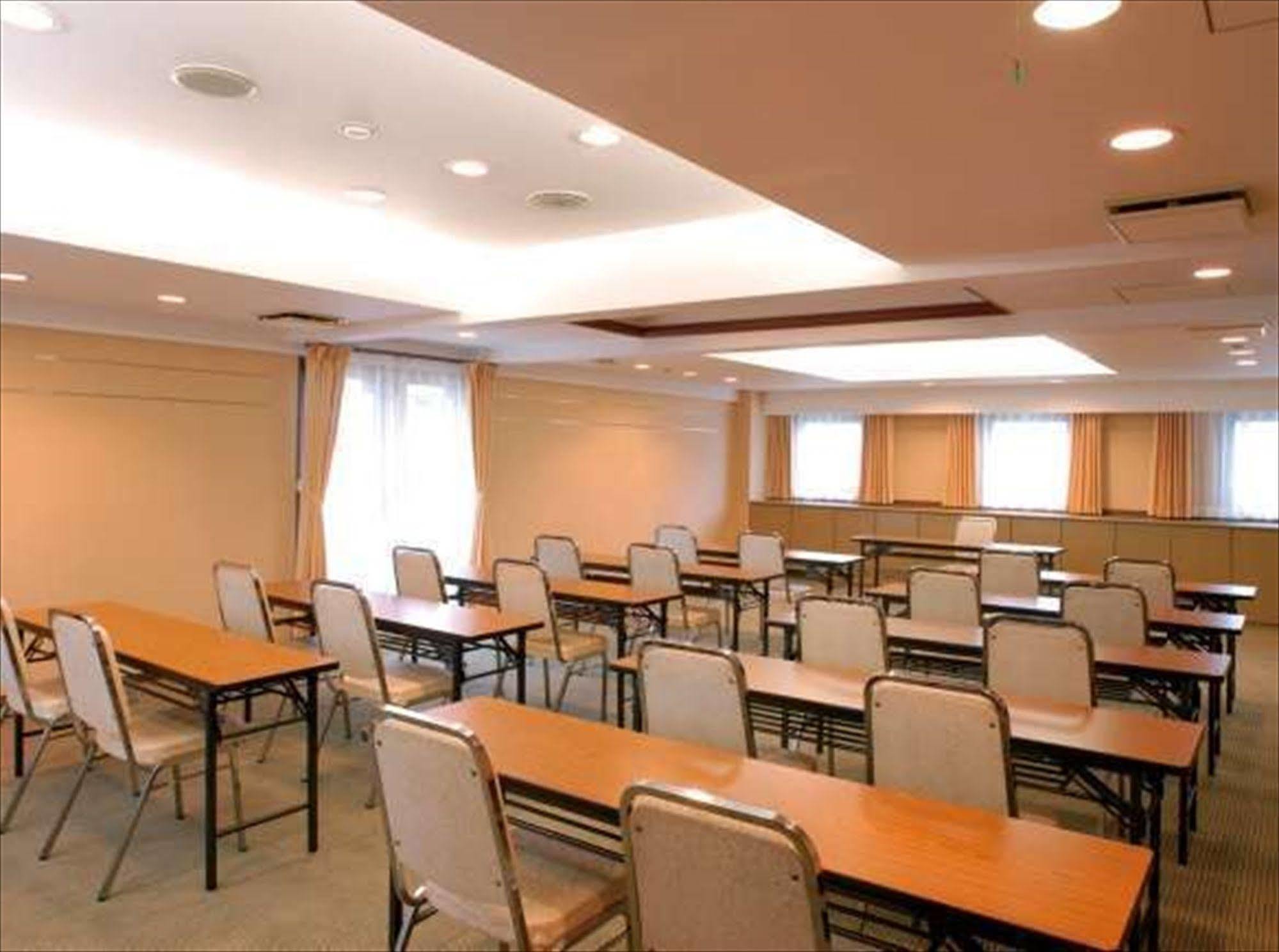 סואיטה Gr Hotel Esaka מראה חיצוני תמונה