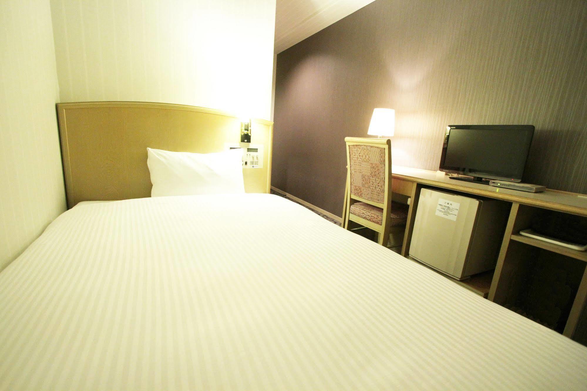 סואיטה Gr Hotel Esaka מראה חיצוני תמונה