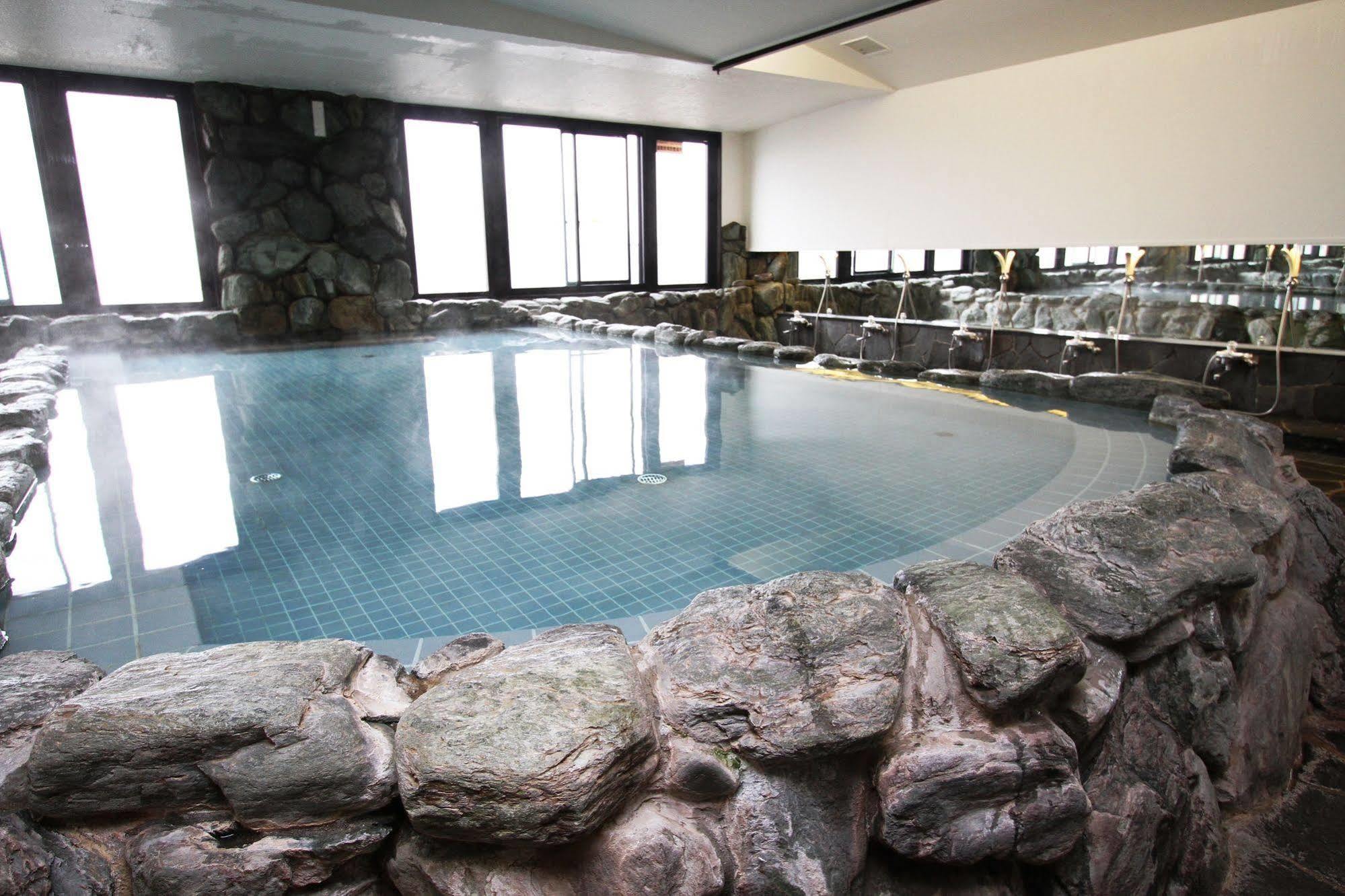 סואיטה Gr Hotel Esaka מראה חיצוני תמונה